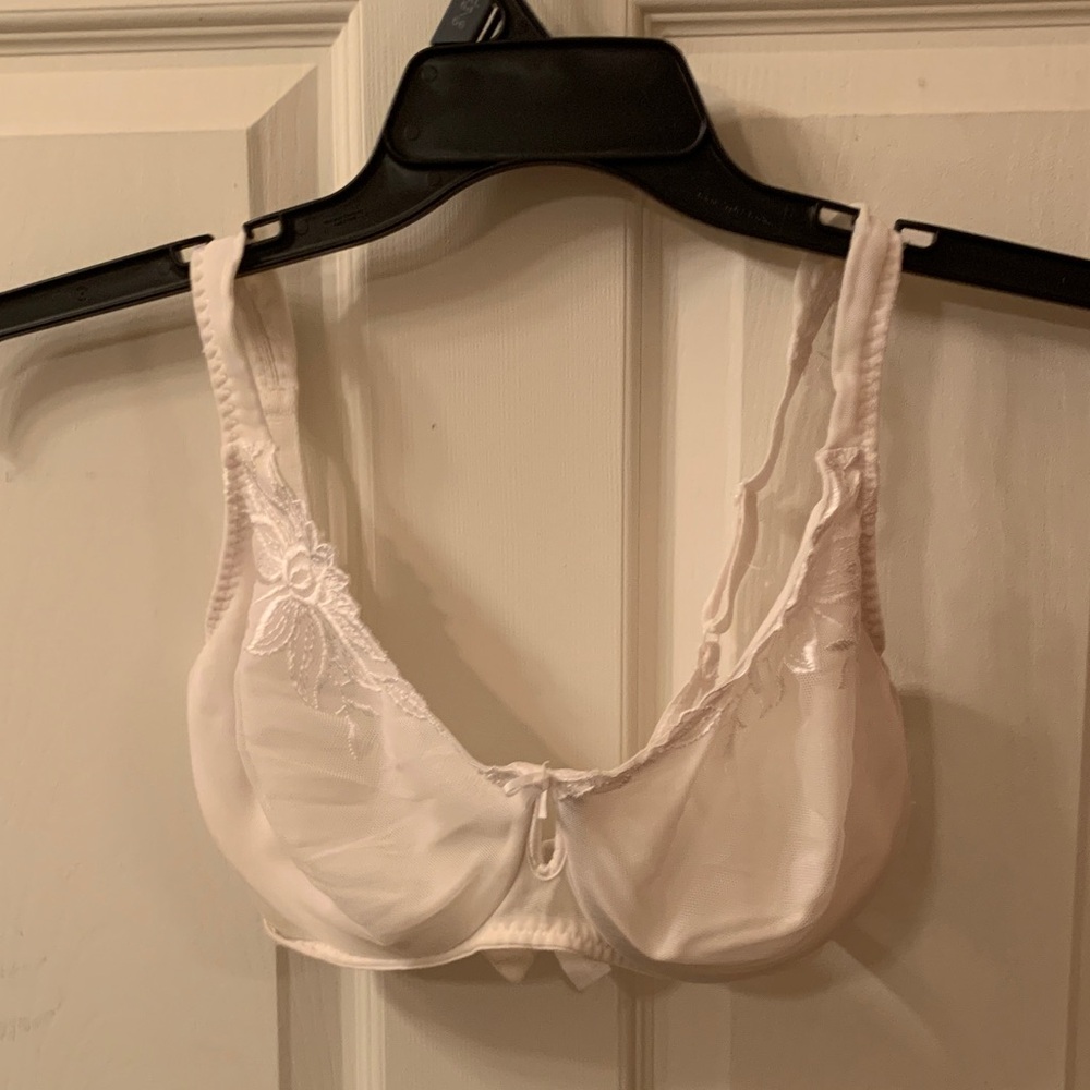 Chic White Lace Bra